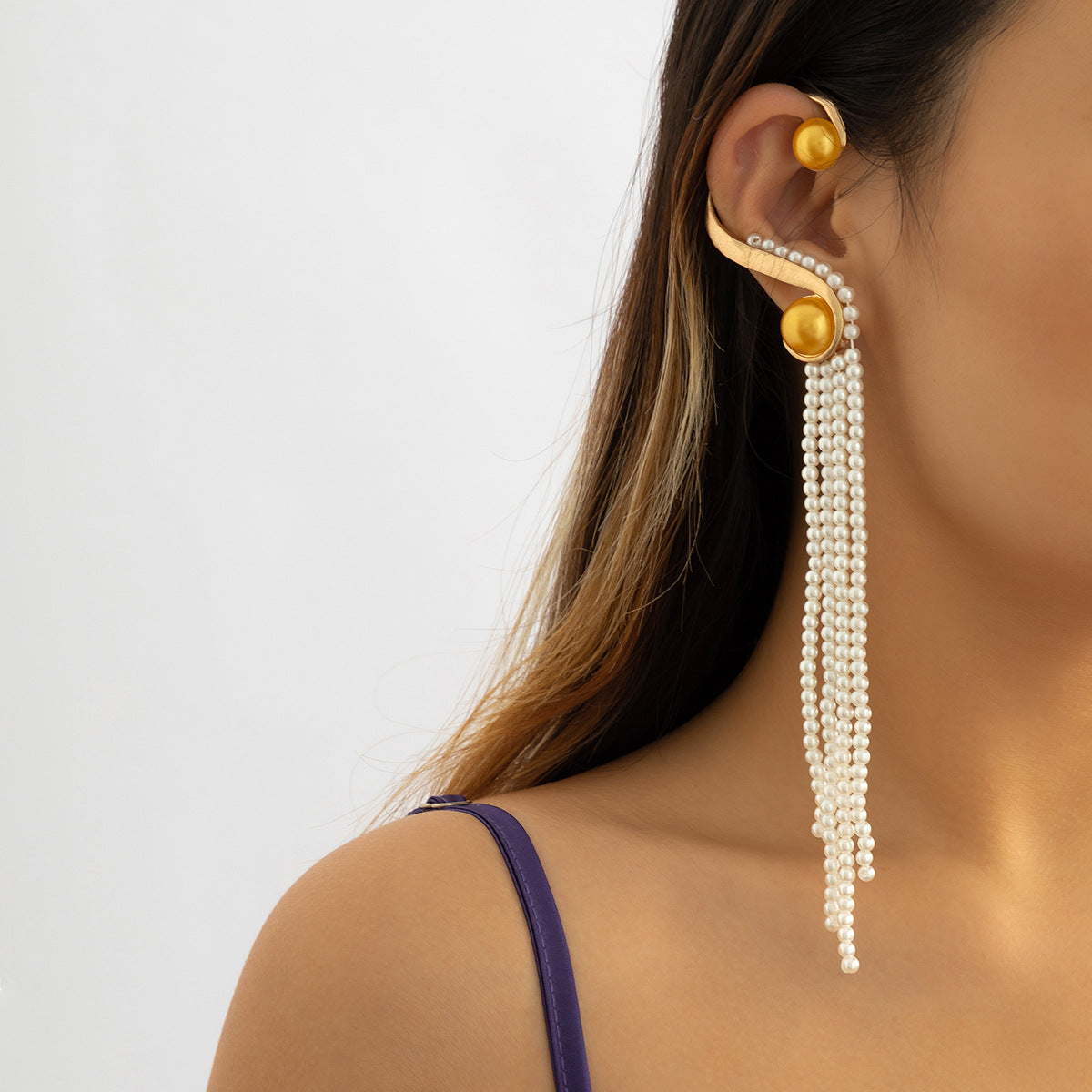 European and American Jewelry with Imitation Pearl Tassel Single Earring and S-shaped Curved Metal Earrings.