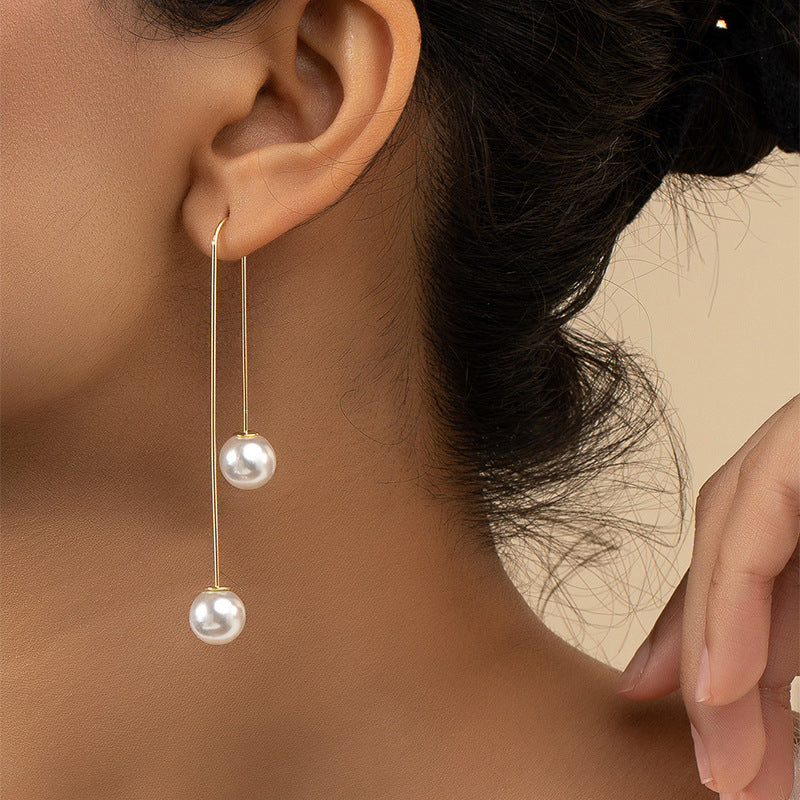 Exquisite Pearl Earrings with a Touch of Sophistication