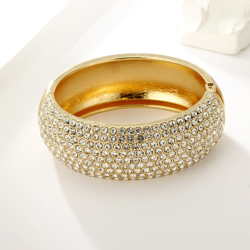 European and American Fashion Gold Bracelet with Rhinestone Detailing for Stylish Women