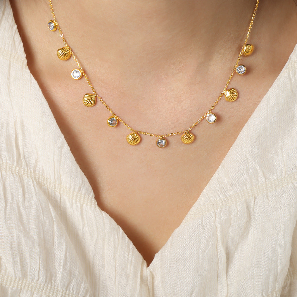 European-American Fusion Collarbone Necklace with Zircon Pendant