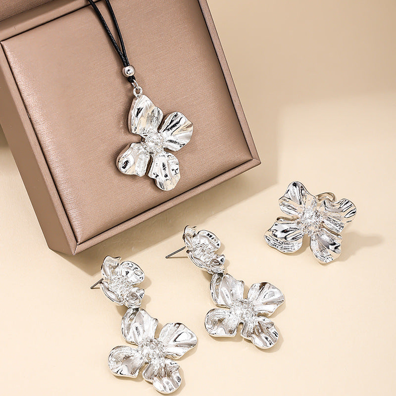 Extravagant Metal Flower Jewelry Set for Women