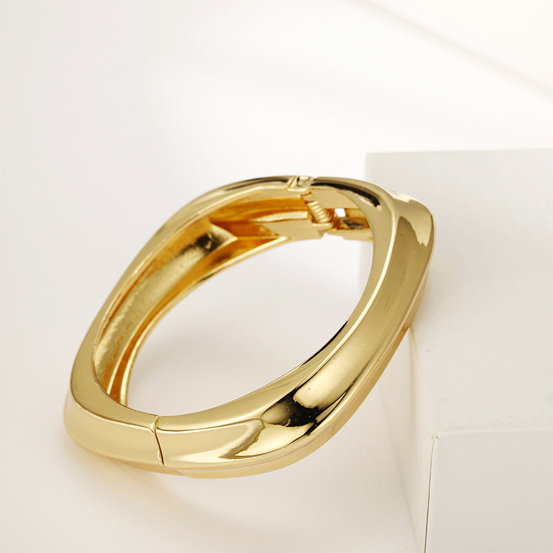 Golden Verve Bracelet - Exquisite Fashion Jewelry with Unique Design and Luxurious Appeal