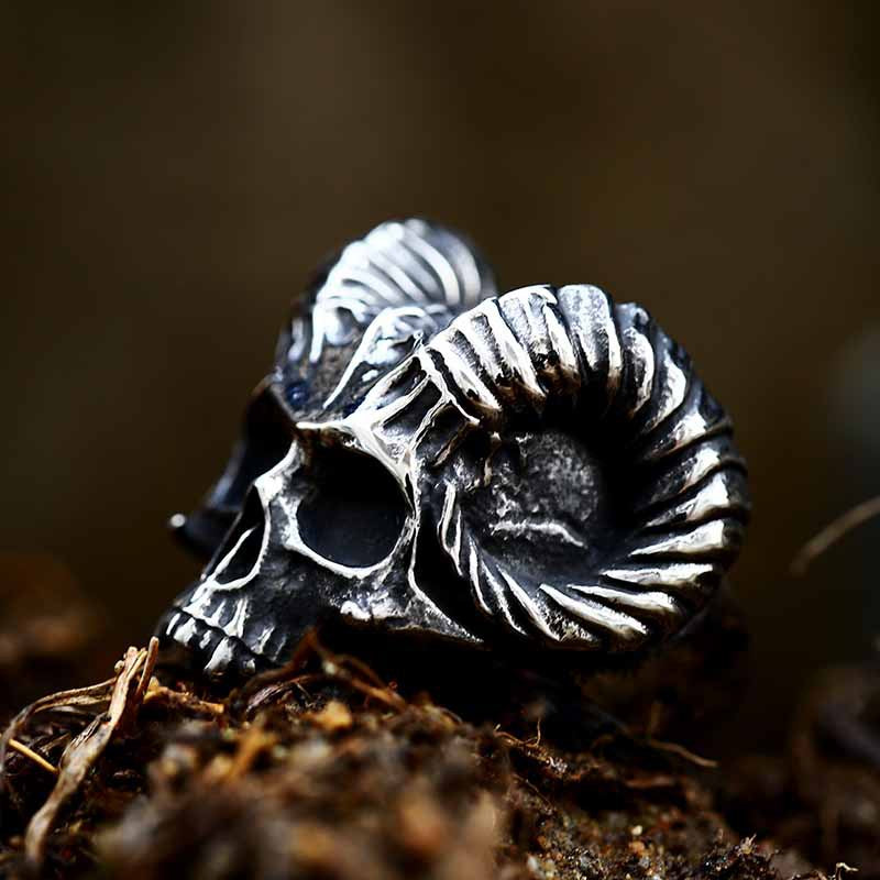 Vintage-Inspired Titanium Steel Skull Claw Ring for Men - European and American Punk Style