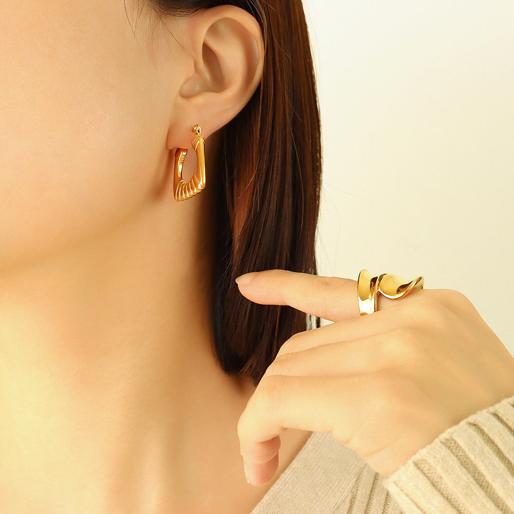 Vintage Chic U-Shaped Earrings with Gold-Plated Buckle