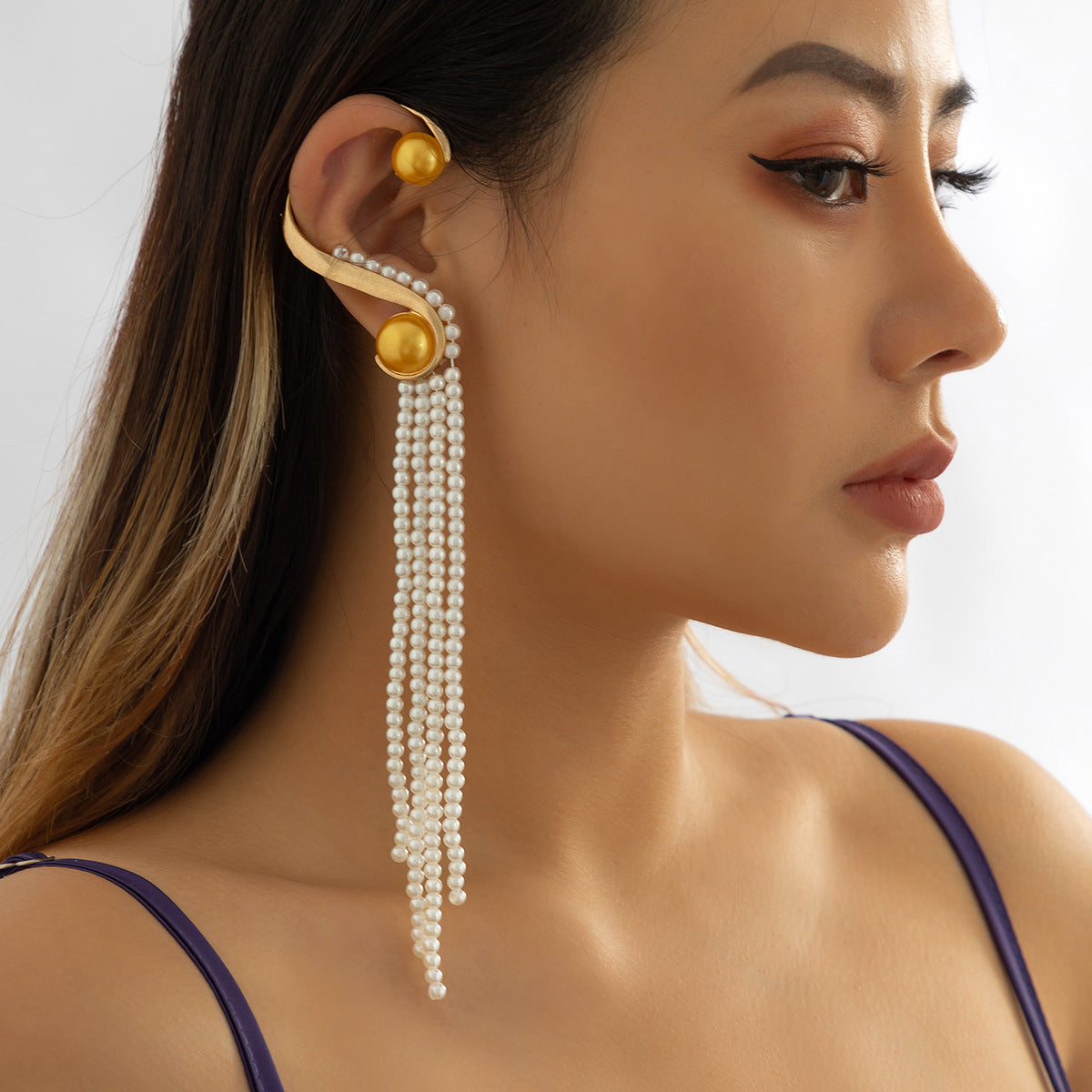 European and American Jewelry with Imitation Pearl Tassel Single Earring and S-shaped Curved Metal Earrings.