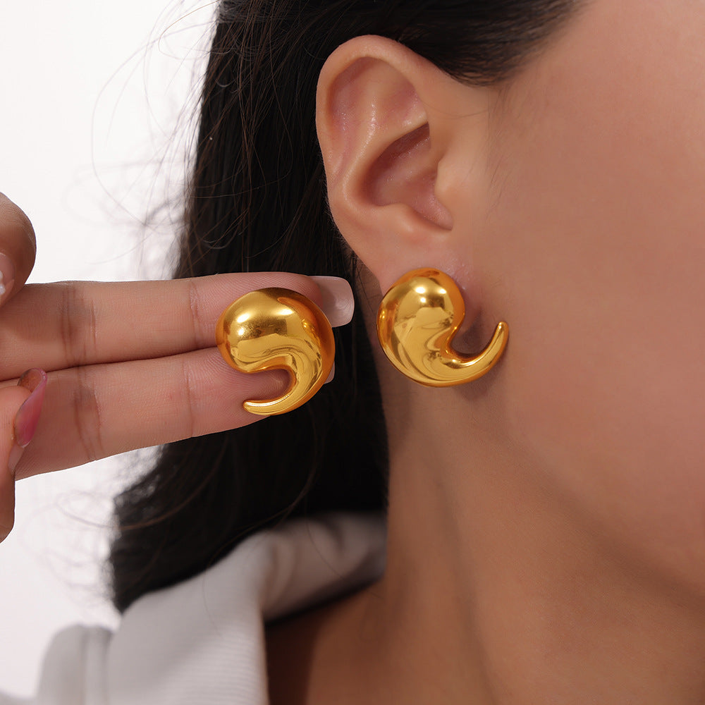 Golden Twisted Geometric Earrings with a Stylish Touch