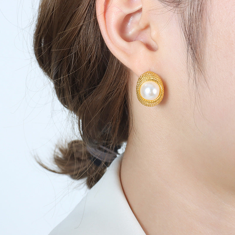 Pearlescent Electroplated C-Shaped Earrings with a Touch of Summer Glam