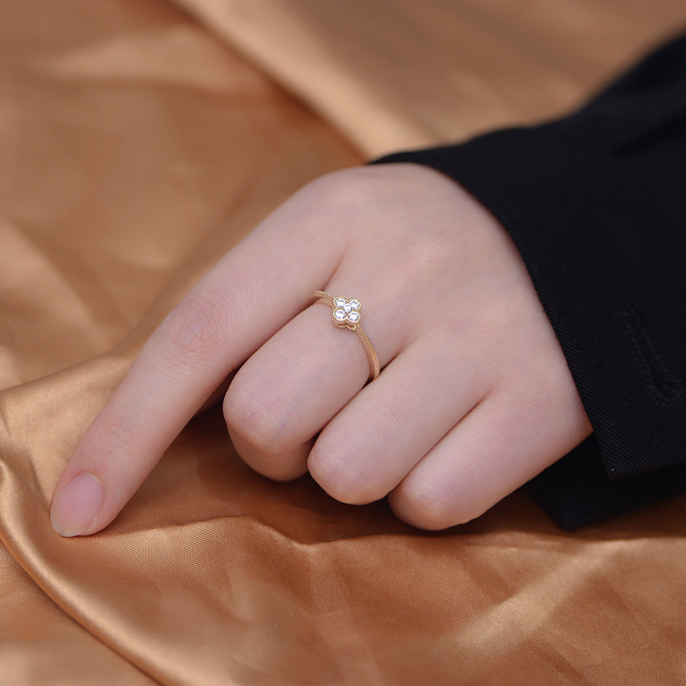 Four Leaf Clover Round Zircon Silver Ring