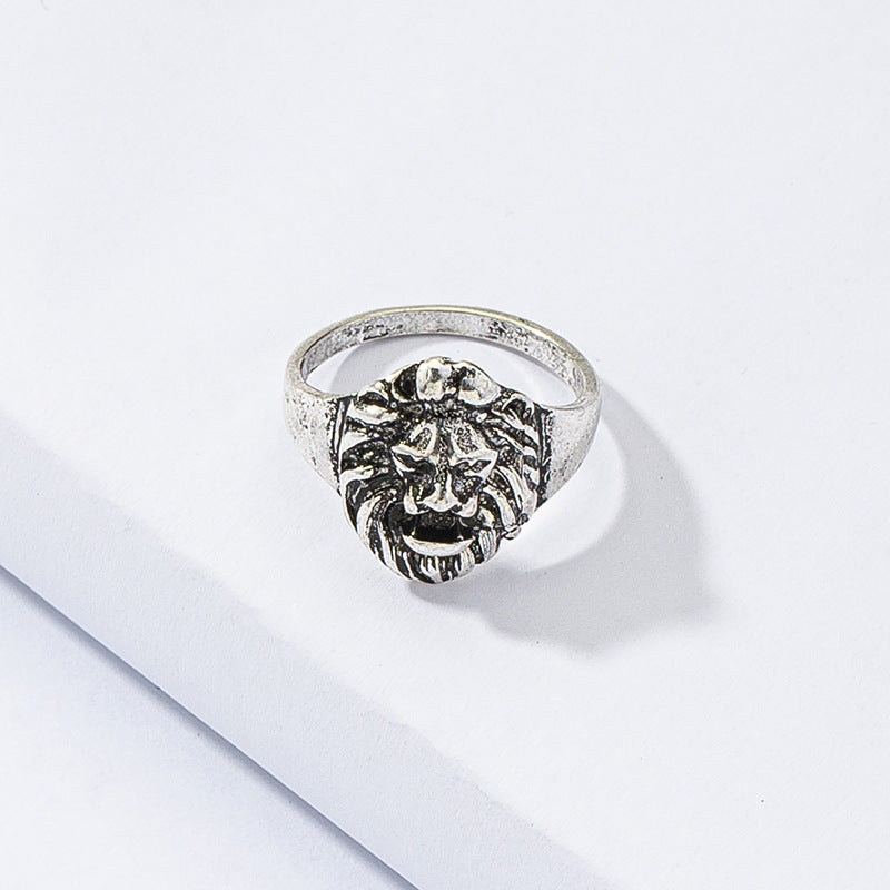 Majestic Lion Ring in Alloy with Vintage Charm