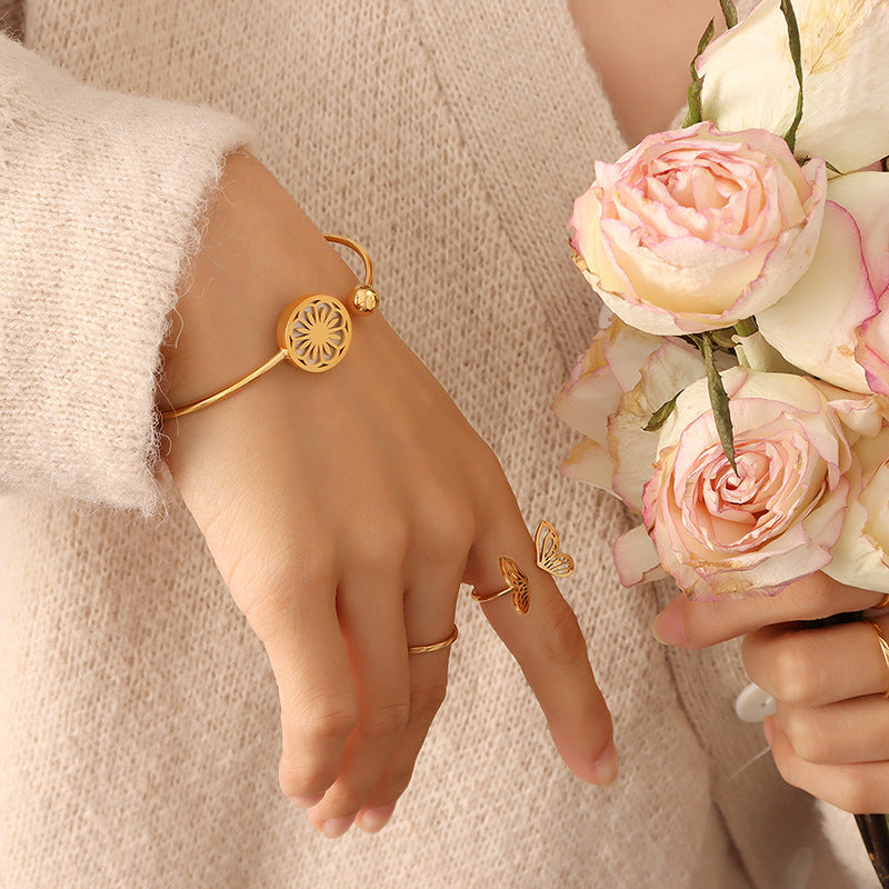 Golden French Chrysanthemum Water Shell Bracelet with Elastic Soft Wire