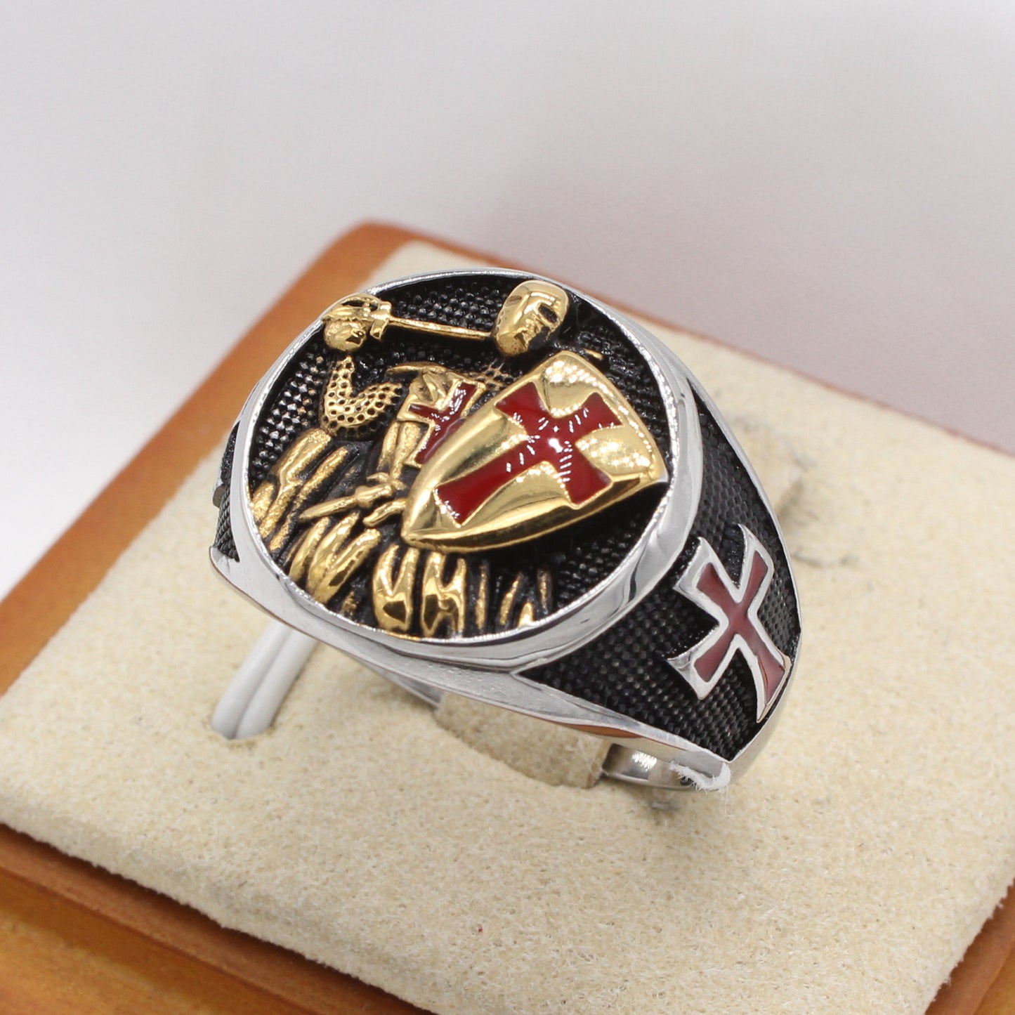 Personalized Retro Knight Shield Crusader Titanium Steel Ring for Men - European & American Design