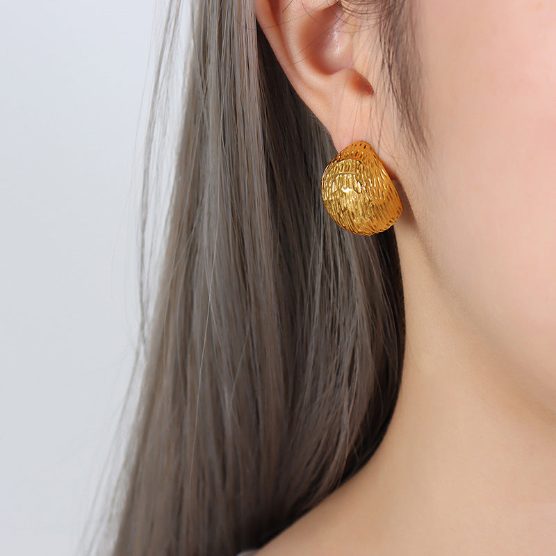 Exquisite Titanium Gold-Plated C-Shaped Earrings for Stylish Women