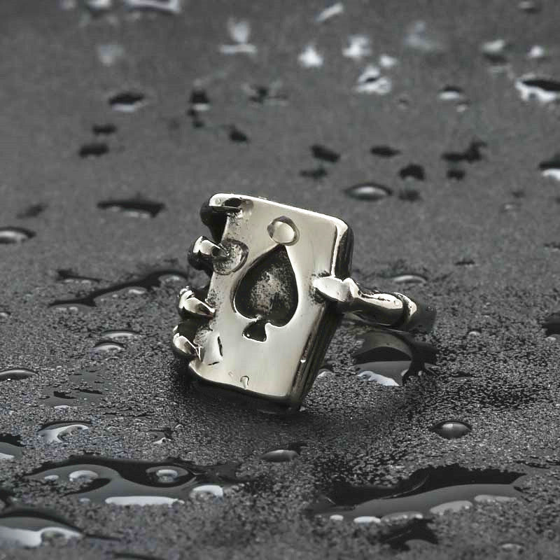 Titanium Steel Gothic Skull Claws Ring for Men – Bold Motorcycle-Inspired Jewelry