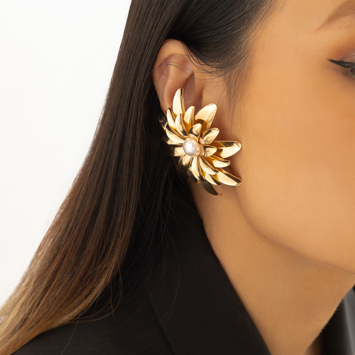 European Style Geometric Daisy Pearl Earrings