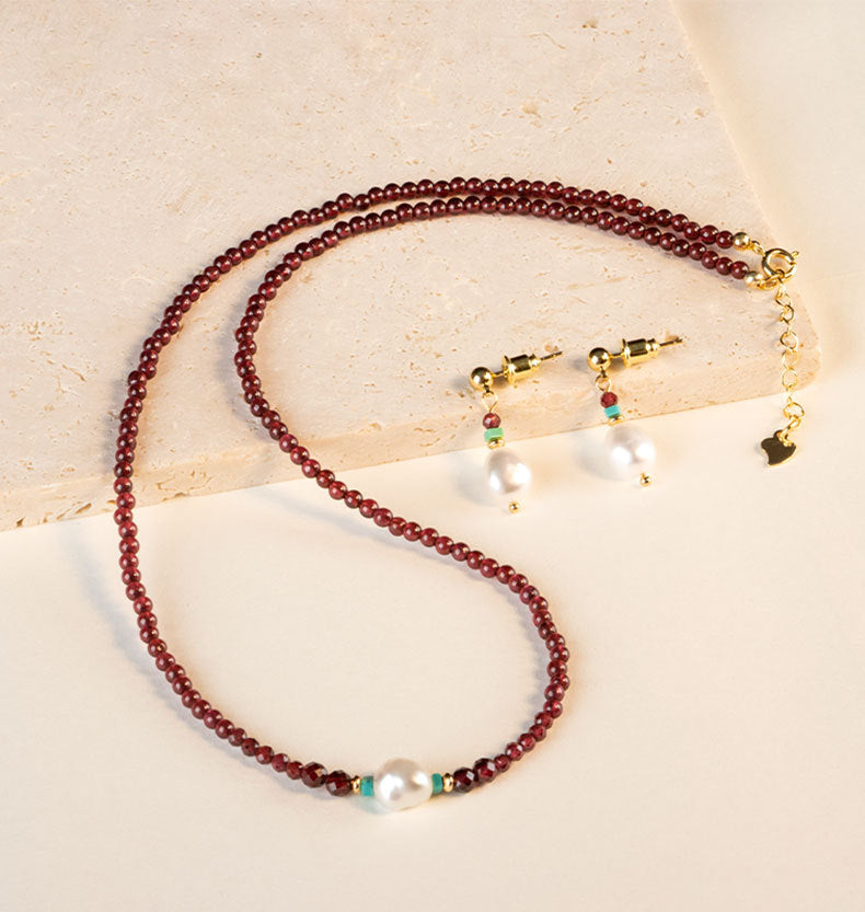 Exquisite Sterling Silver Necklace with Garnet and Freshwater Pearls