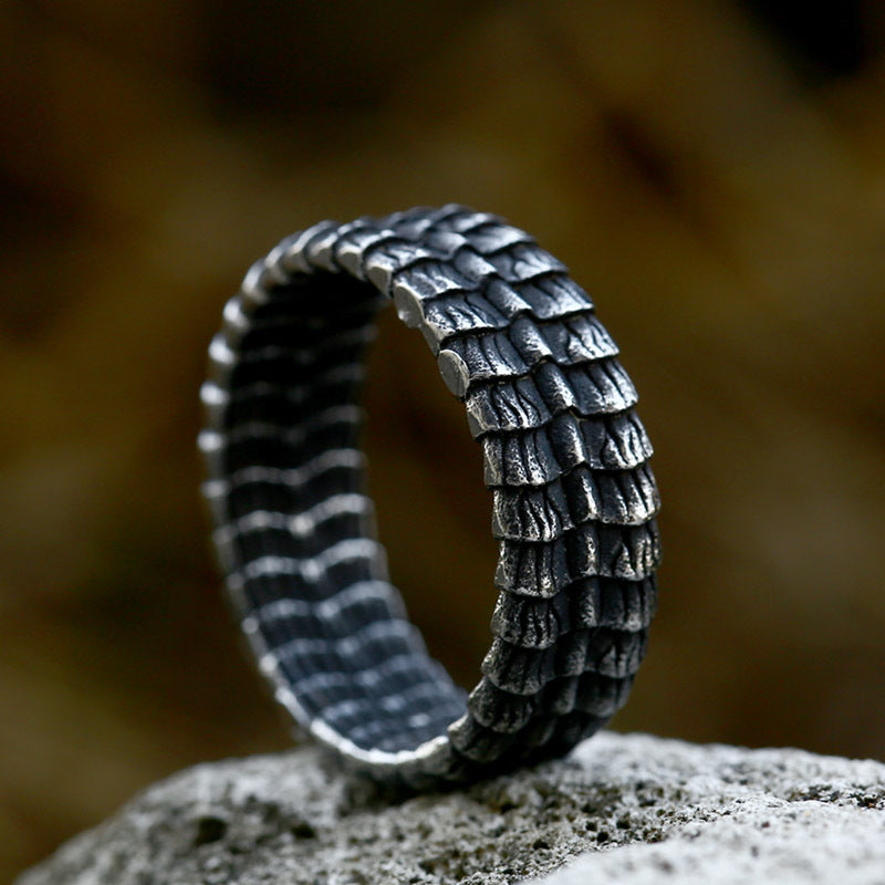 Men's Retro Dragon Scale Titanium Steel Ring - Unique Stainless Steel Jewelry for Bold Style