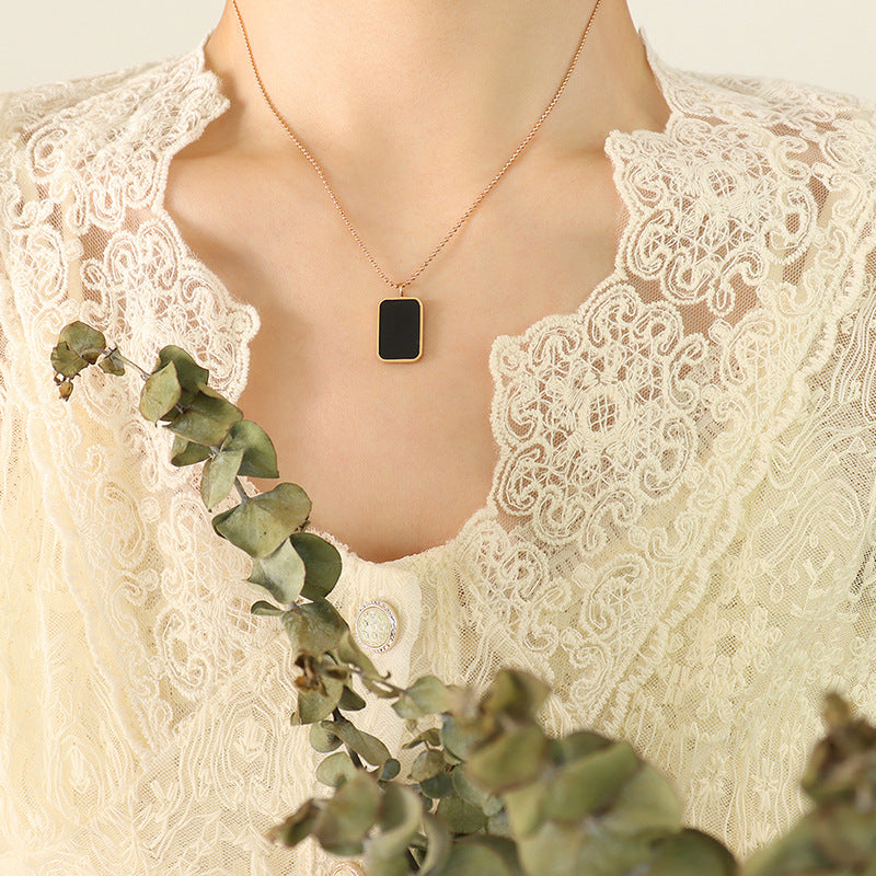 European and American Vintage Inspired Black Shell Pendant Necklace with 18K Gold Accents