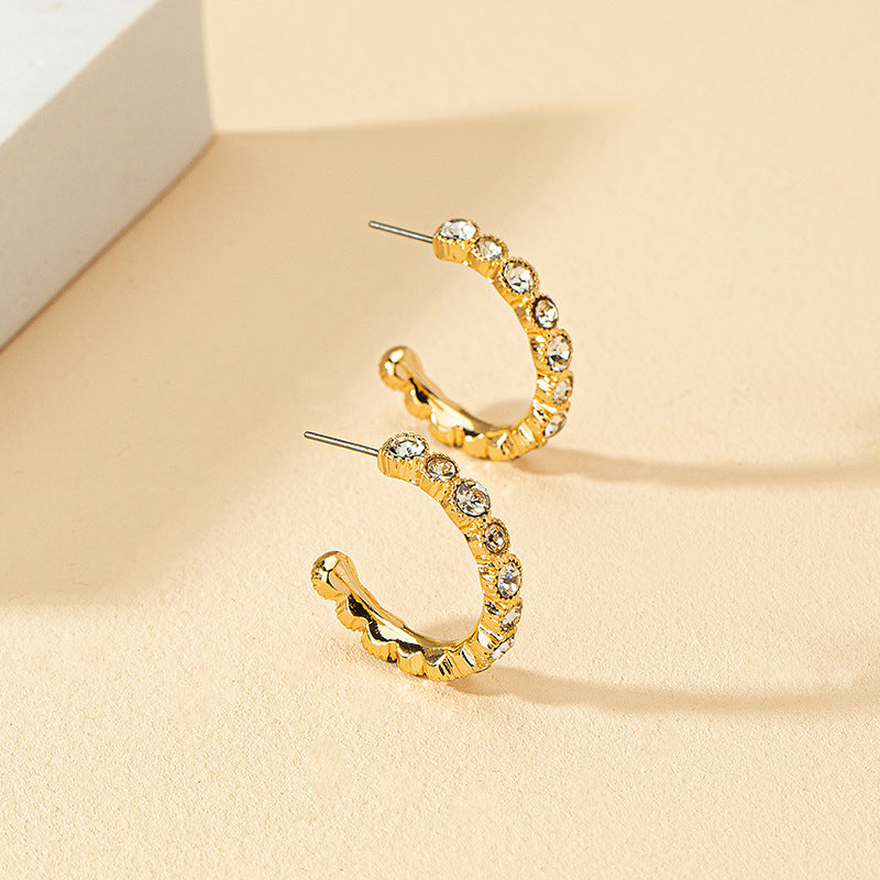 Diamond-Inlaid Metallic C-Shaped Earrings with High-End Appeal