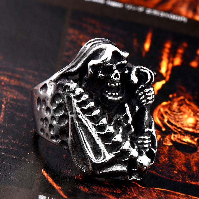 Vintage-Inspired Men's Skull Ring in Titanium Steel - Retro Punk Jewelry for Men