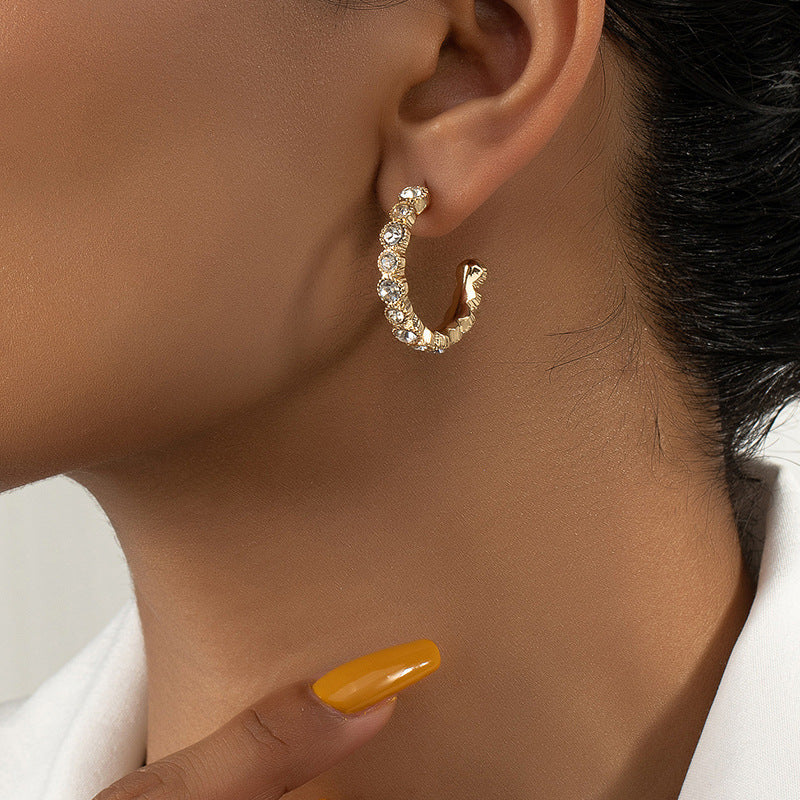 Diamond-Inlaid Metallic C-Shaped Earrings with High-End Appeal