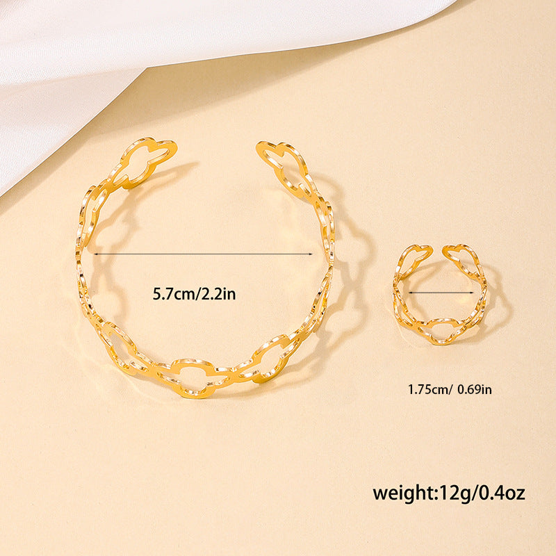 European Chic Hollow Four-leaf Clover Ladies Bracelet and Ring Set