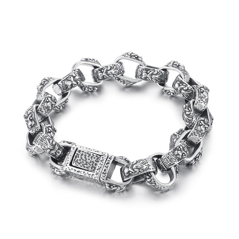 Stylish Retro Lion Head Titanium Steel Bracelet for Men with Hammer Pattern Design