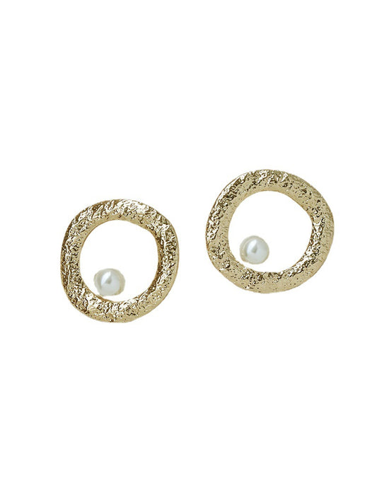 European and American Summer Metal Texture Pearl Earrings - Vienna Verve