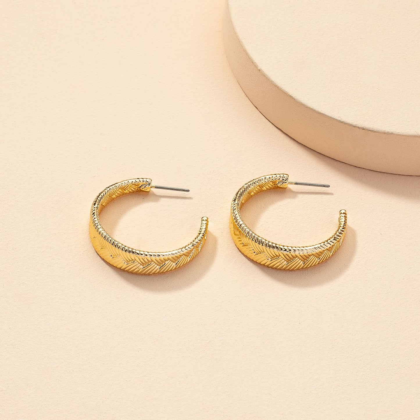 Exaggerated Retro Fashion Metal C-Shaped Earrings - Vienna Verve Collection