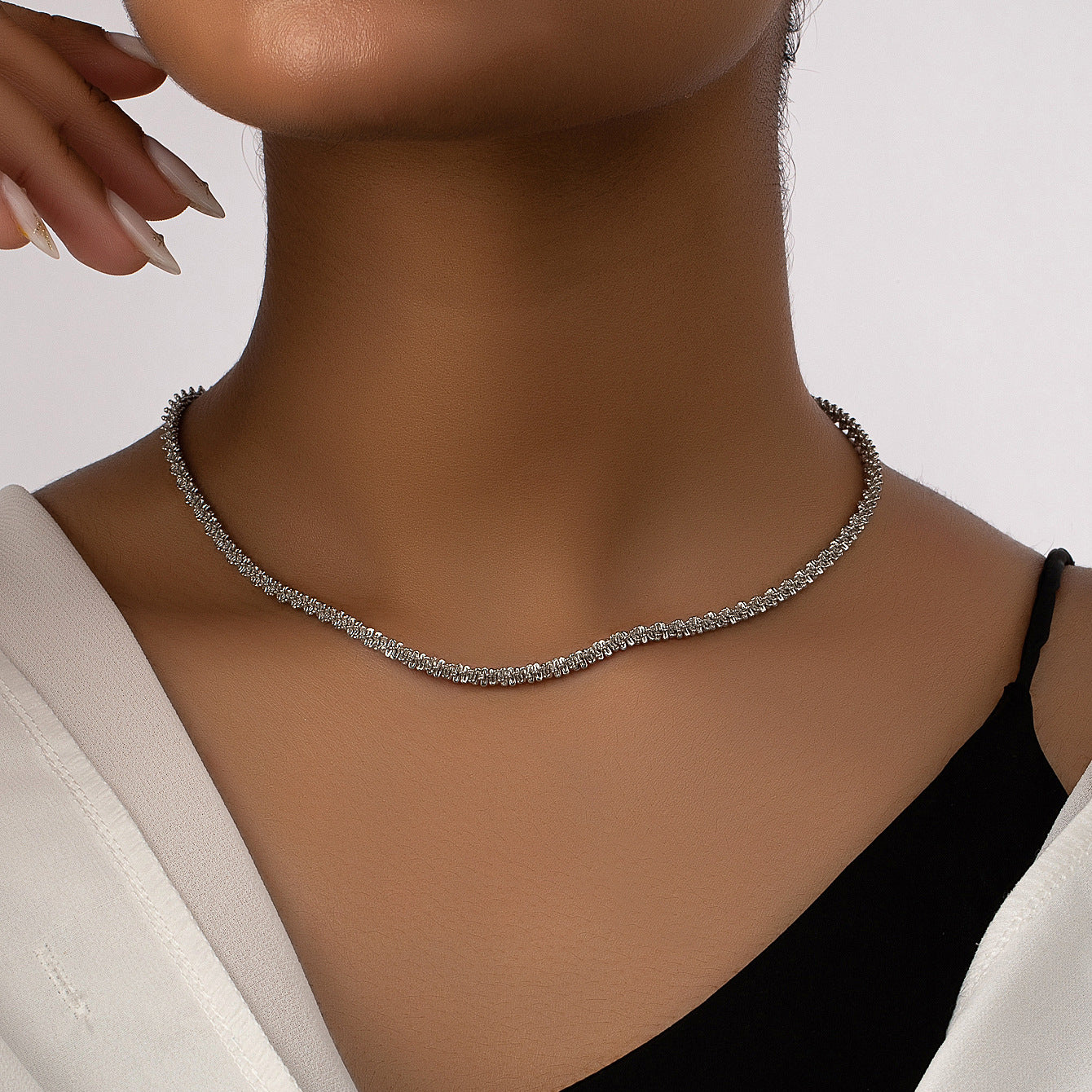 Chic Minimalist Metal Necklace by Vienna Verve