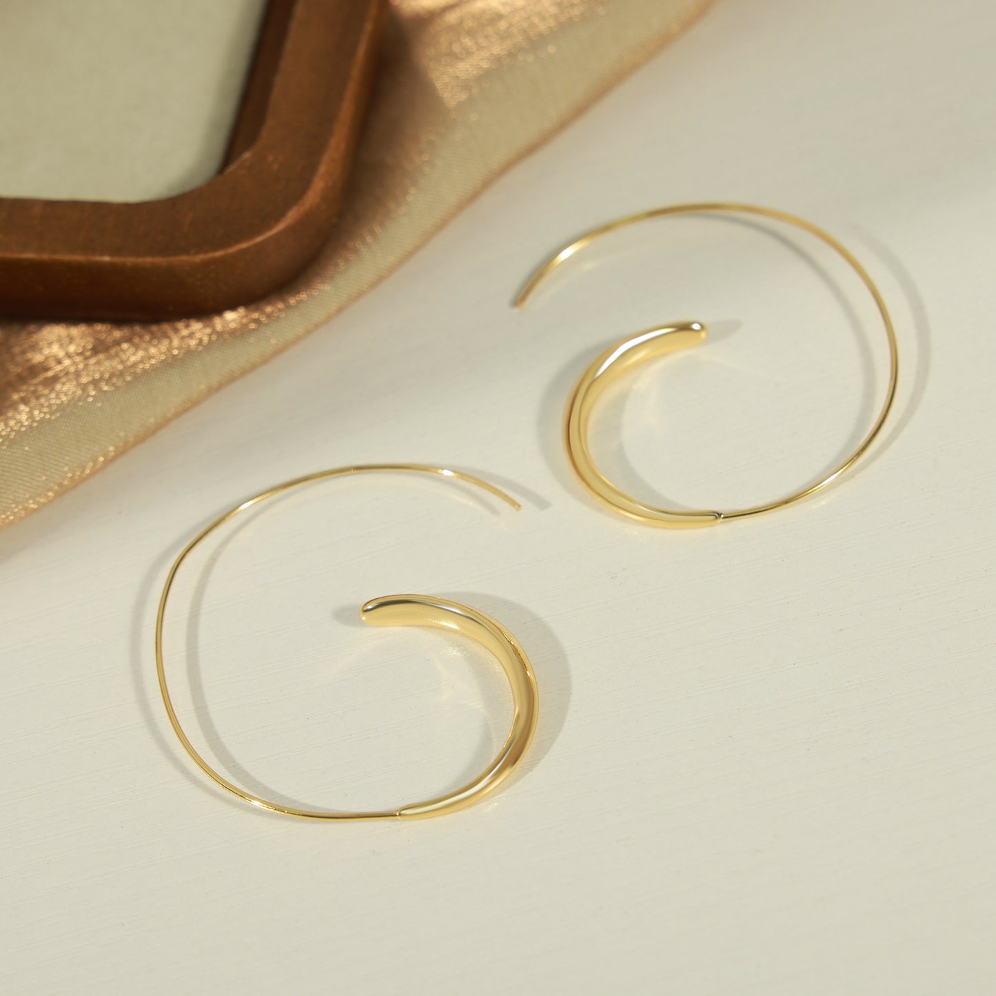 Curved Copper Earrings with Unique Design and Modern Style