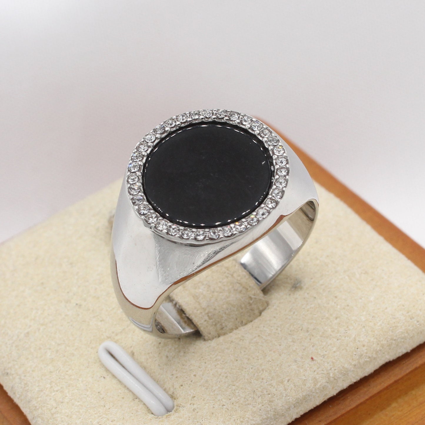 Men's Simple Round Stone Titanium Steel Ring - European and American Style, Wholesale Jewelry