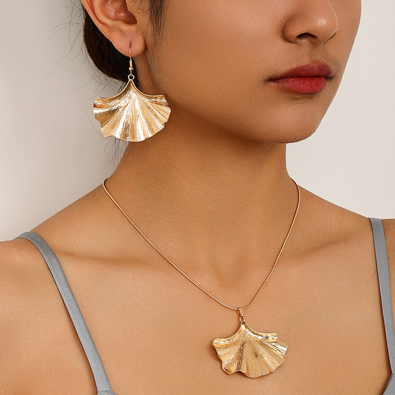 Exaggerated Metal Ginkgo Leaf Jewelry Set for Women with Earrings and Necklace