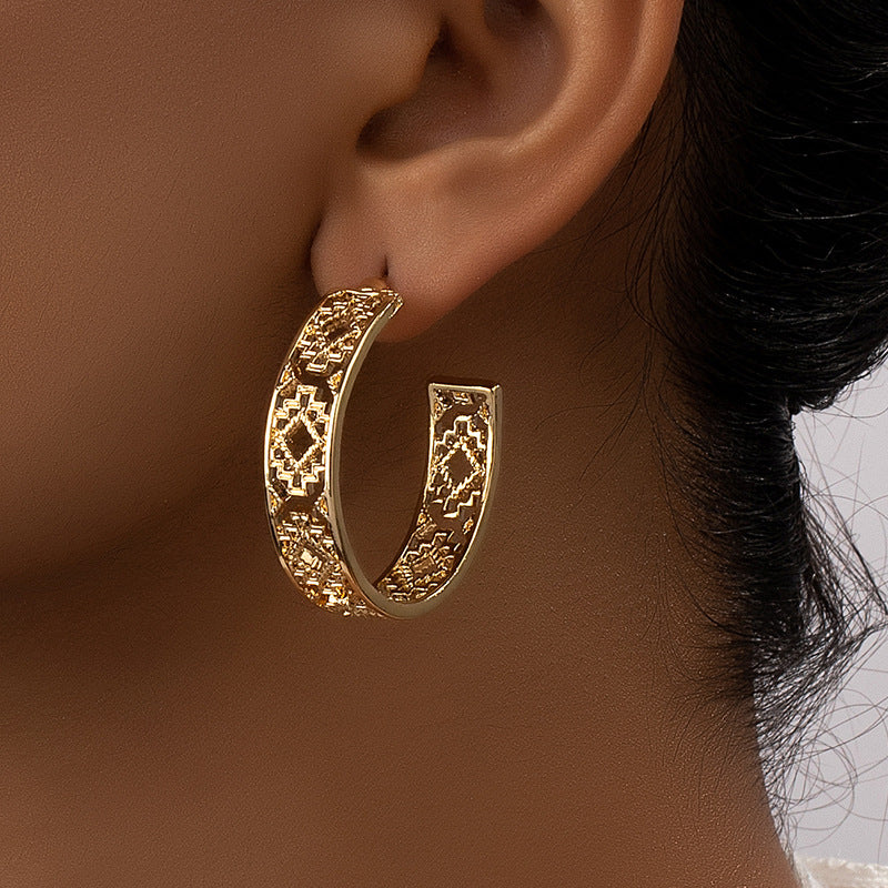 Chic Hollow C-Shaped Earrings with Metal Needles - Vienna Verve Collection