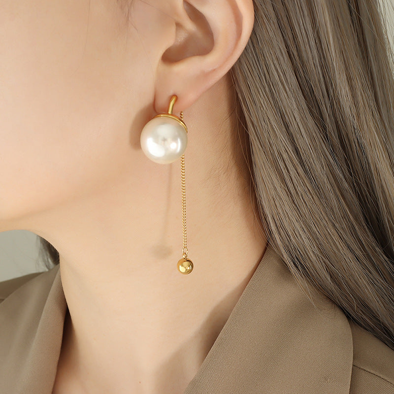 Exaggerated Fashionable Pearl Earrings with Gold-Plated Chain Pendant