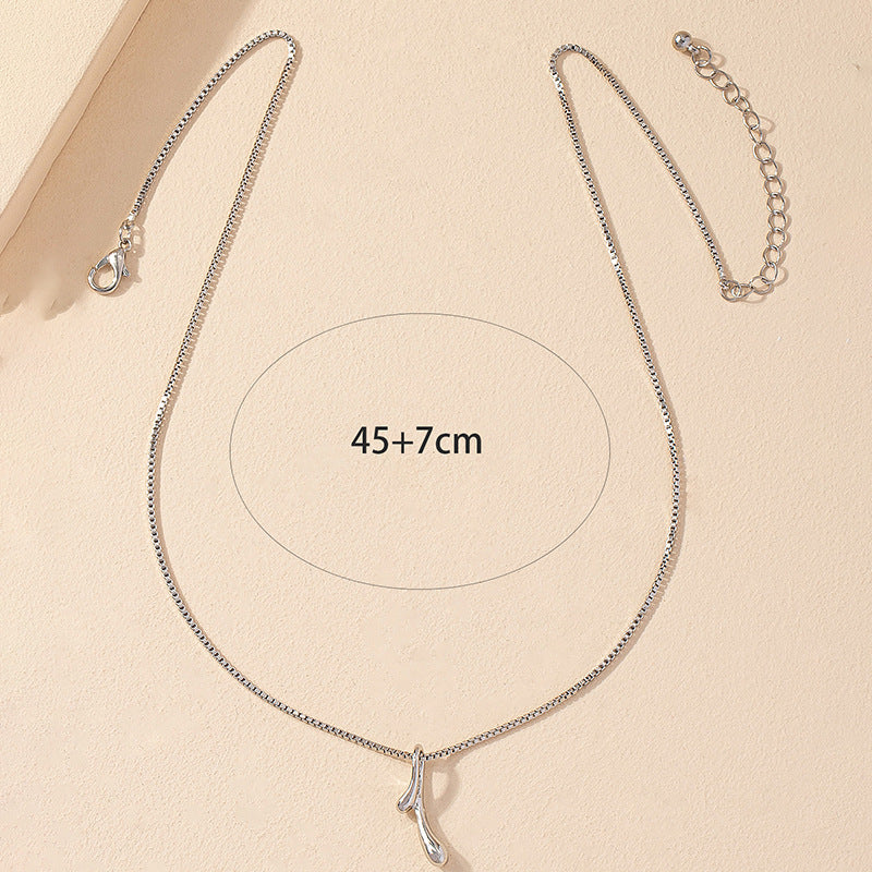 Creative Irregular Clavicle Necklace with Metal Pendant - Planderful Vienna Verve Collection