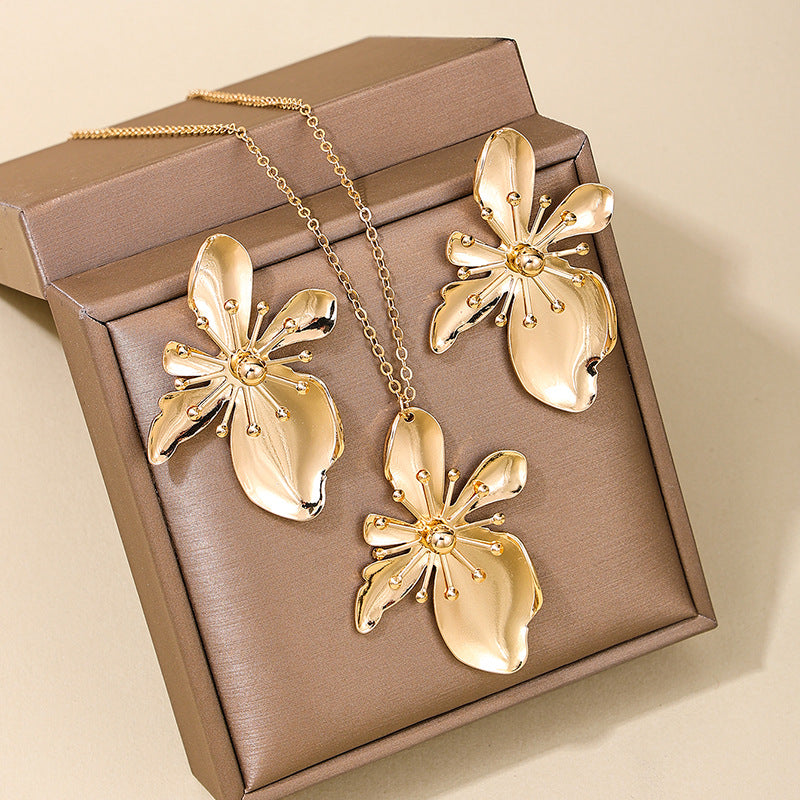 Exaggerated Floral Jewelry Set - Vienna Verve Collection