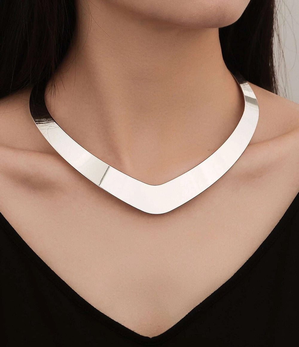 V-shaped Neck Chain Necklace with Bright Metal Collar