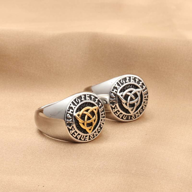 Celtic Elegance: Men's Retro Titanium Steel Irish Flower Ring