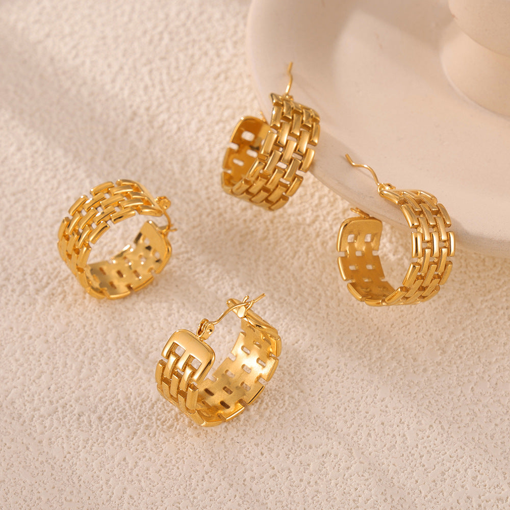 Golden French Retro Hollow Chain Earrings with U-Shaped Design