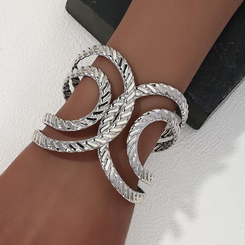 Exquisite Retro Metal Bracelet with Unique Design