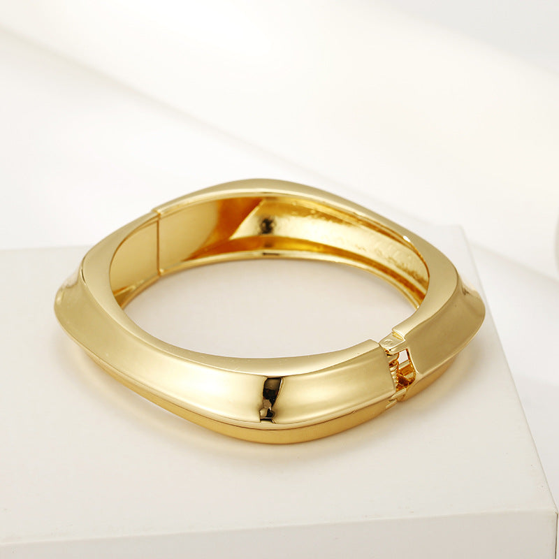 Golden Verve Bracelet - Exquisite Fashion Jewelry with Unique Design and Luxurious Appeal