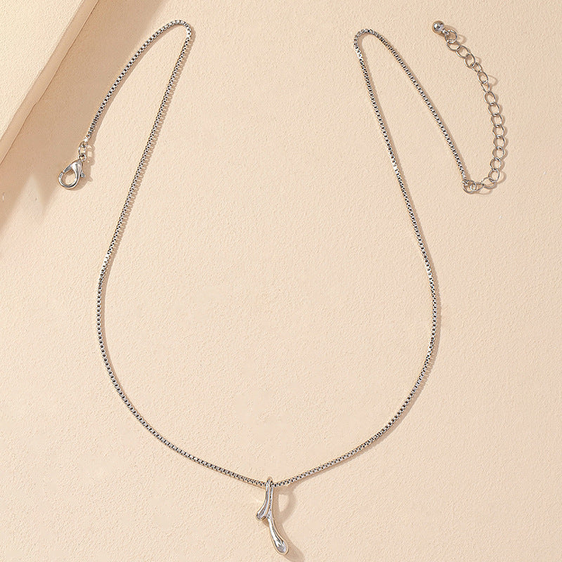 Creative Irregular Clavicle Necklace with Metal Pendant - Planderful Vienna Verve Collection