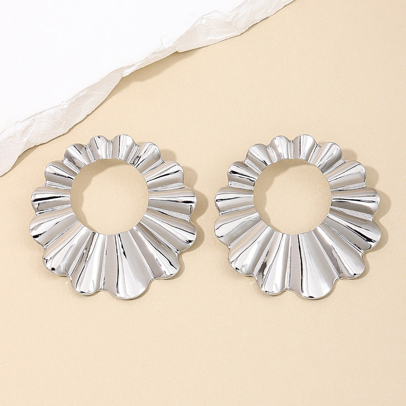 European and American Metal Earrings with Ruffled Edge - Vienna Verve Collection