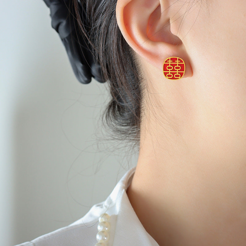 Festive Chinese Drop Oil Red Earrings with Retro Charm for Women's New Year Celebration