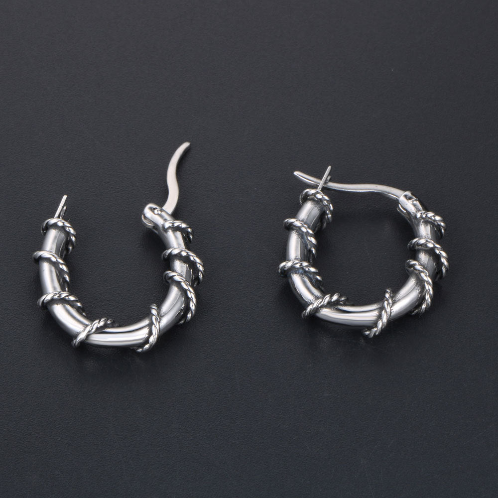 Retro Rattan and Titanium Steel O-Shaped Ear Studs for Men - Stylish Vintage-Inspired Earrings