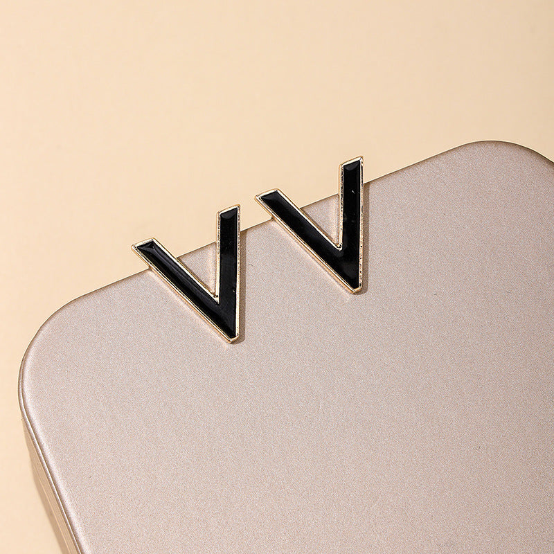 Versatile Minimalist Metal Earrings - Vienna Verve Collection