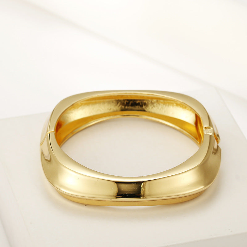 Golden Verve Bracelet - Exquisite Fashion Jewelry with Unique Design and Luxurious Appeal