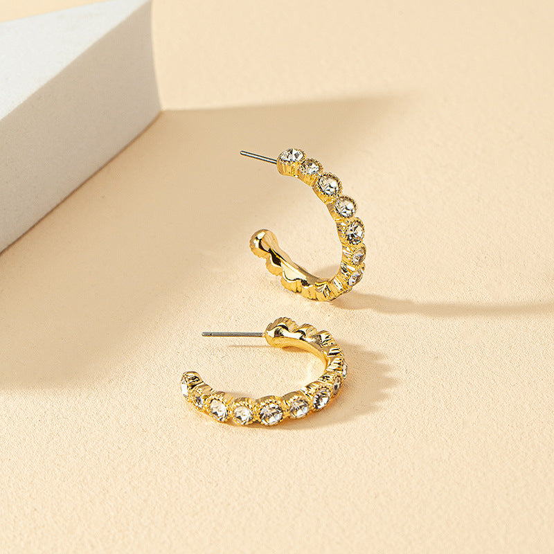 Diamond-Inlaid Metallic C-Shaped Earrings with High-End Appeal