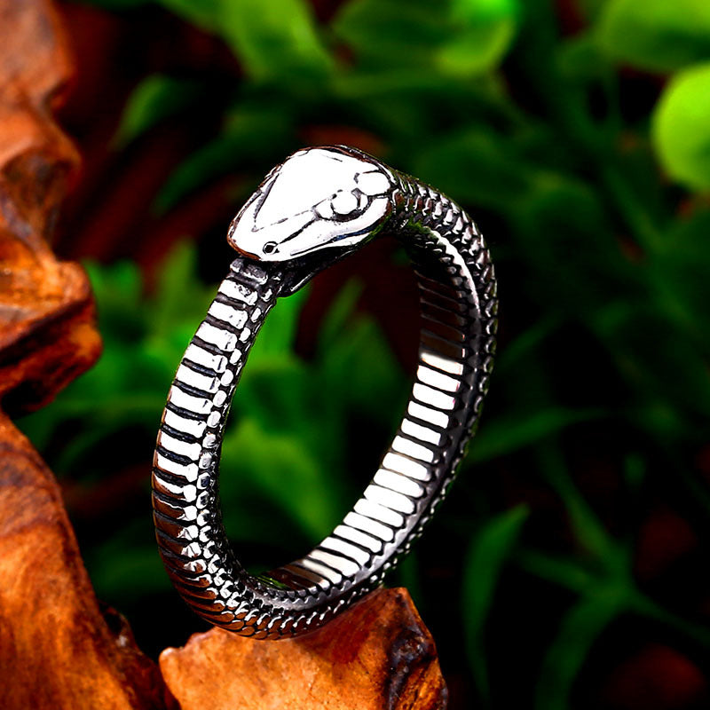 Men's Retro Rattlesnake Ring in Titanium Steel - European and American Inspired Jewelry