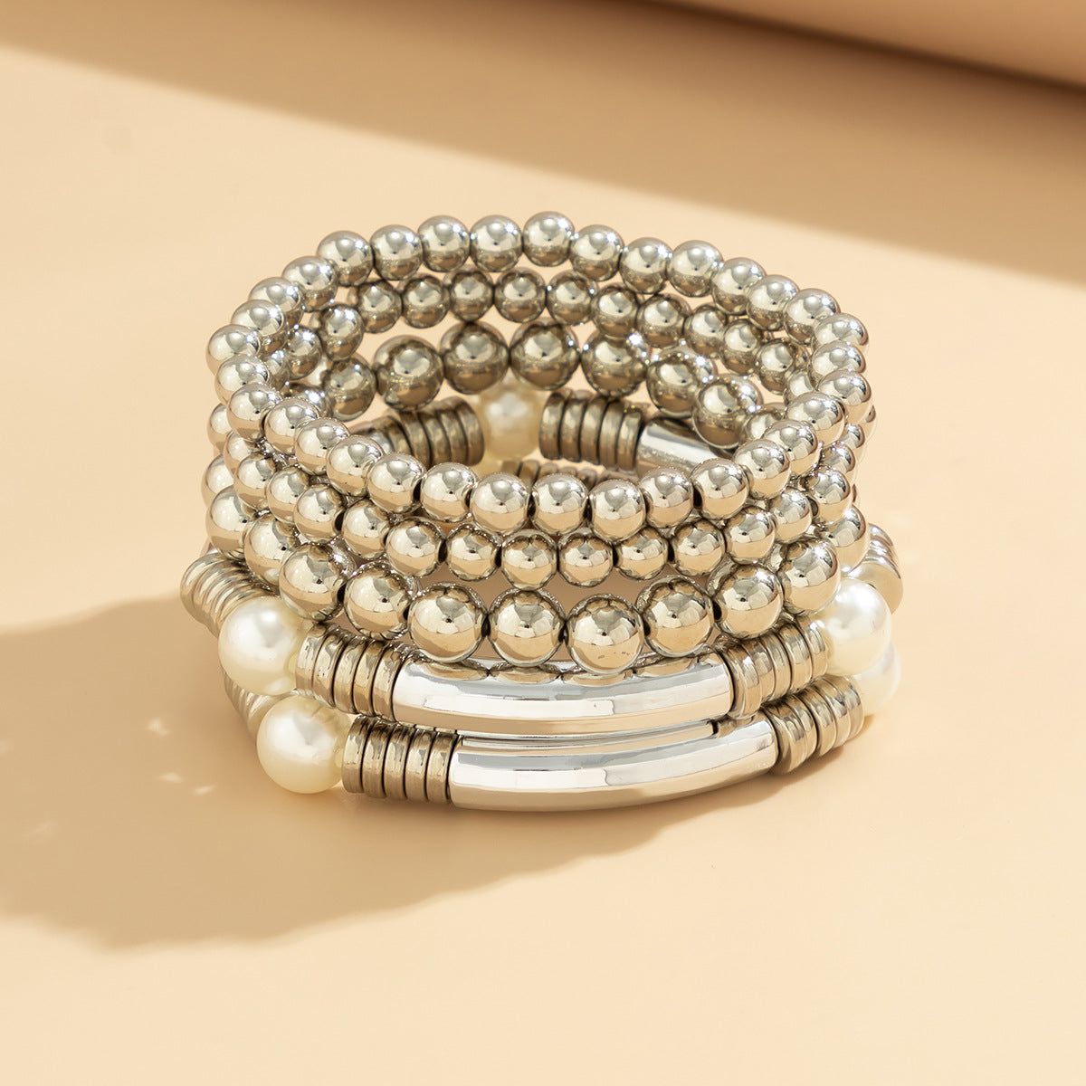 Retro Metallic Alloy Bracelet with Imitation Pearls